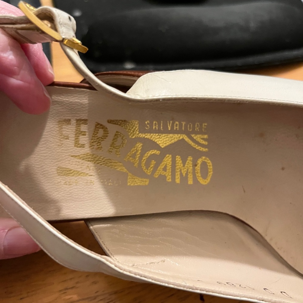 Ferragamo 80s Sling back sz 7.5 AA Shoes w Kitten Heel scratch on toe, see pic - Picture 7 of 9